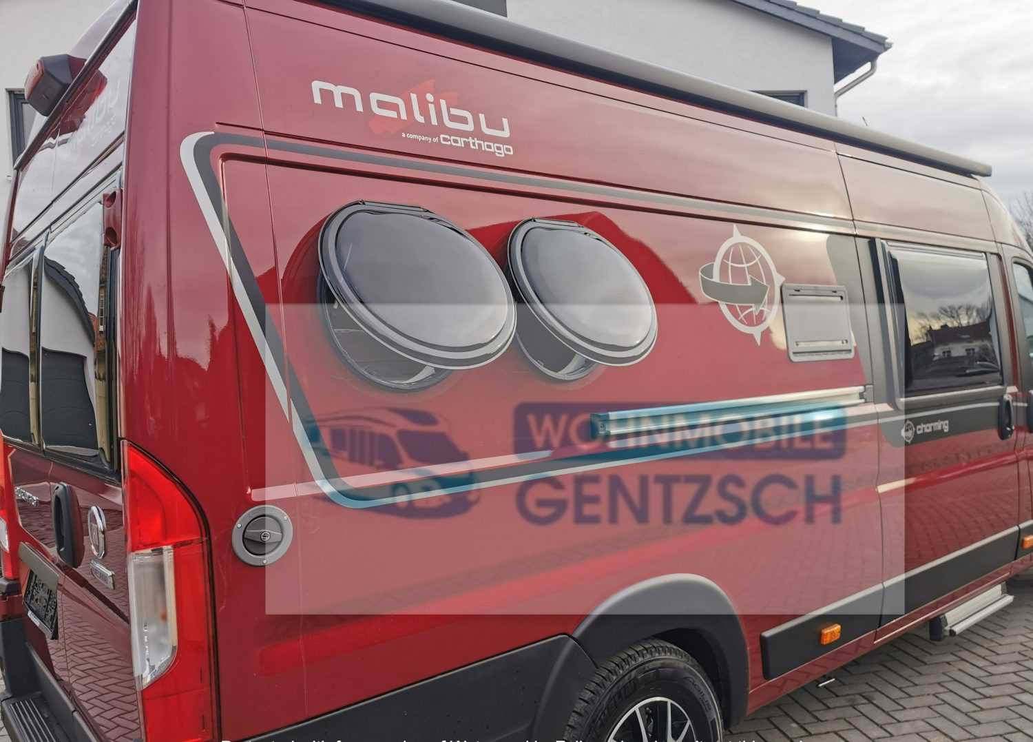 Ausklappbare Fenster, Malibu Wohnmobil rot, Wohnmobile Gentzsch, Wohnmobil Magdeburg