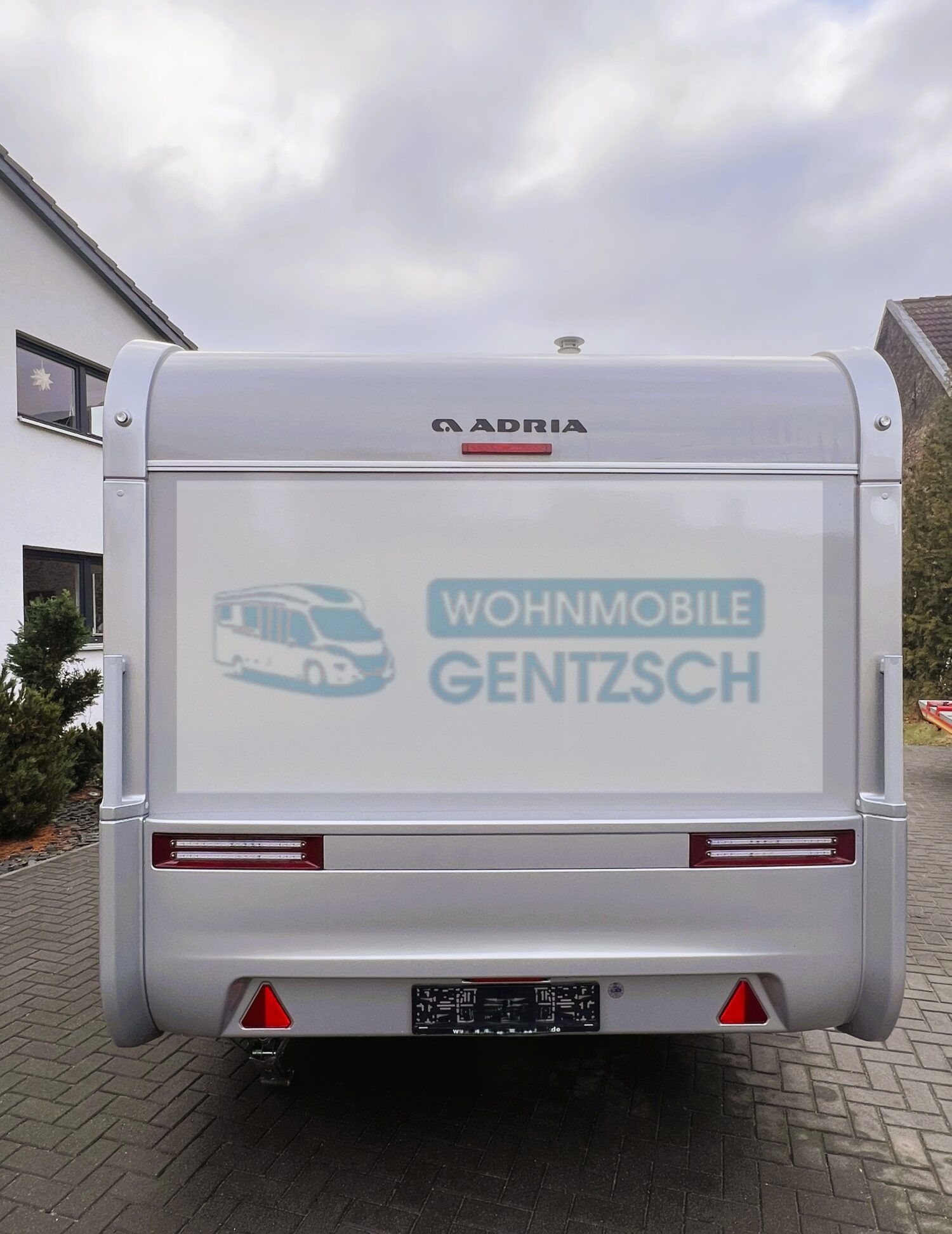 Adria Wohnwagen Altea von hinten, Wohnwagen mieten Magdeburg