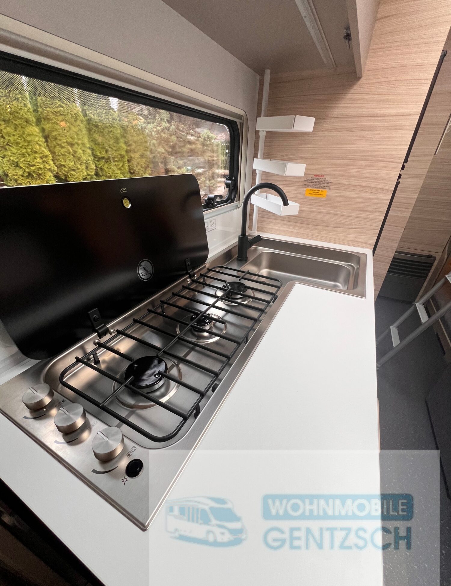 Küchenzeile Wohnwagen, 3 Flammen, Wohnwagen mieten bei Magdeburg
