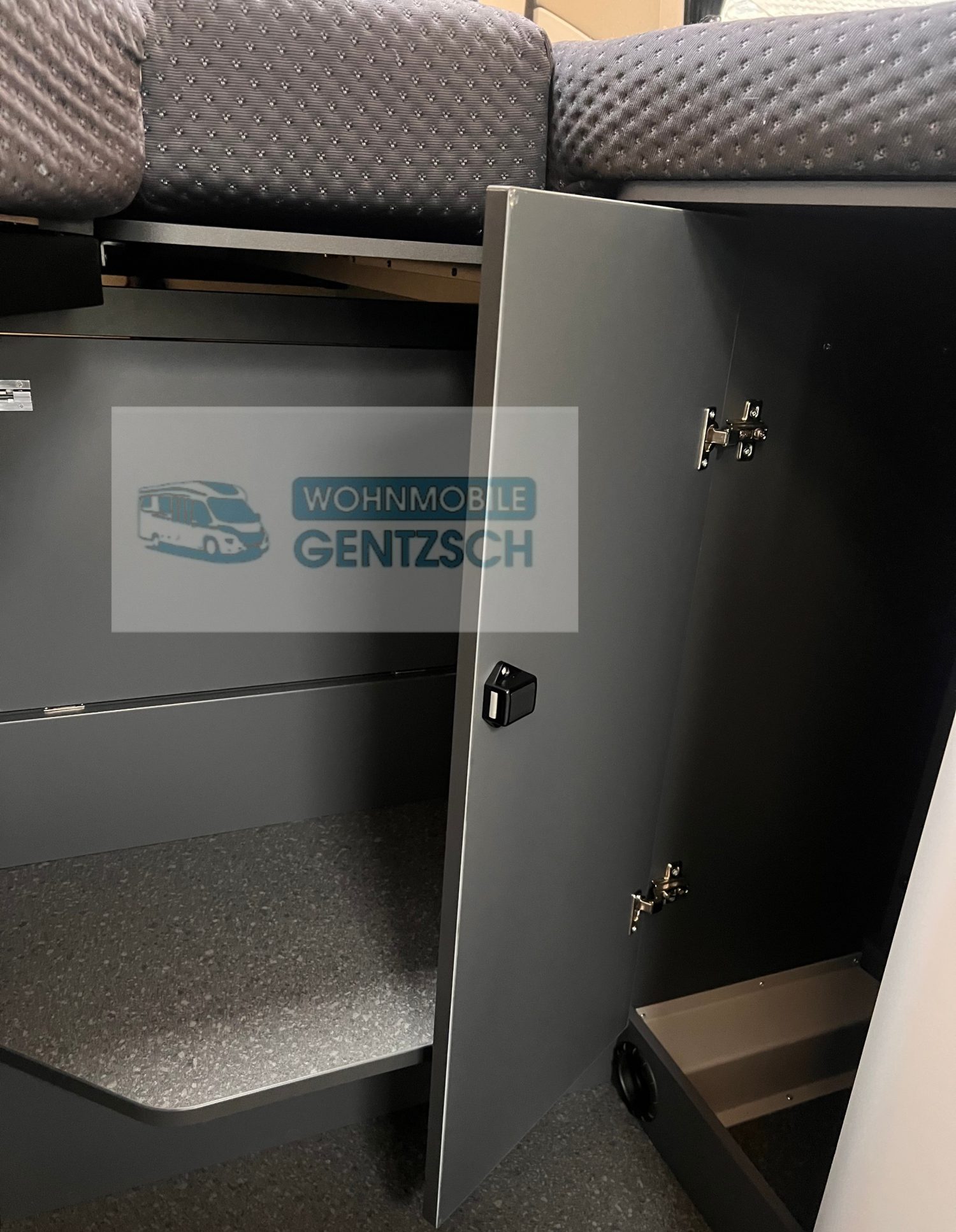 Adria Supreme neu, viel Platz zum verstauen, Van mieten Magdeburg