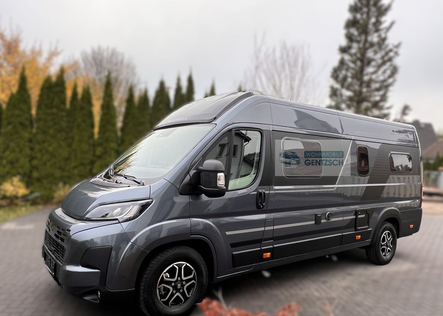 Adria Twin Supreme, Aussensicht mit Markise, Wohnmobile Gentzsch