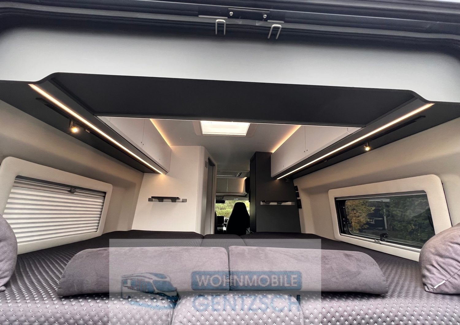 Adria Twin Supreme, Blick von hinten in den Wagen, Viel Platz, Wohnmobile Gentzsch