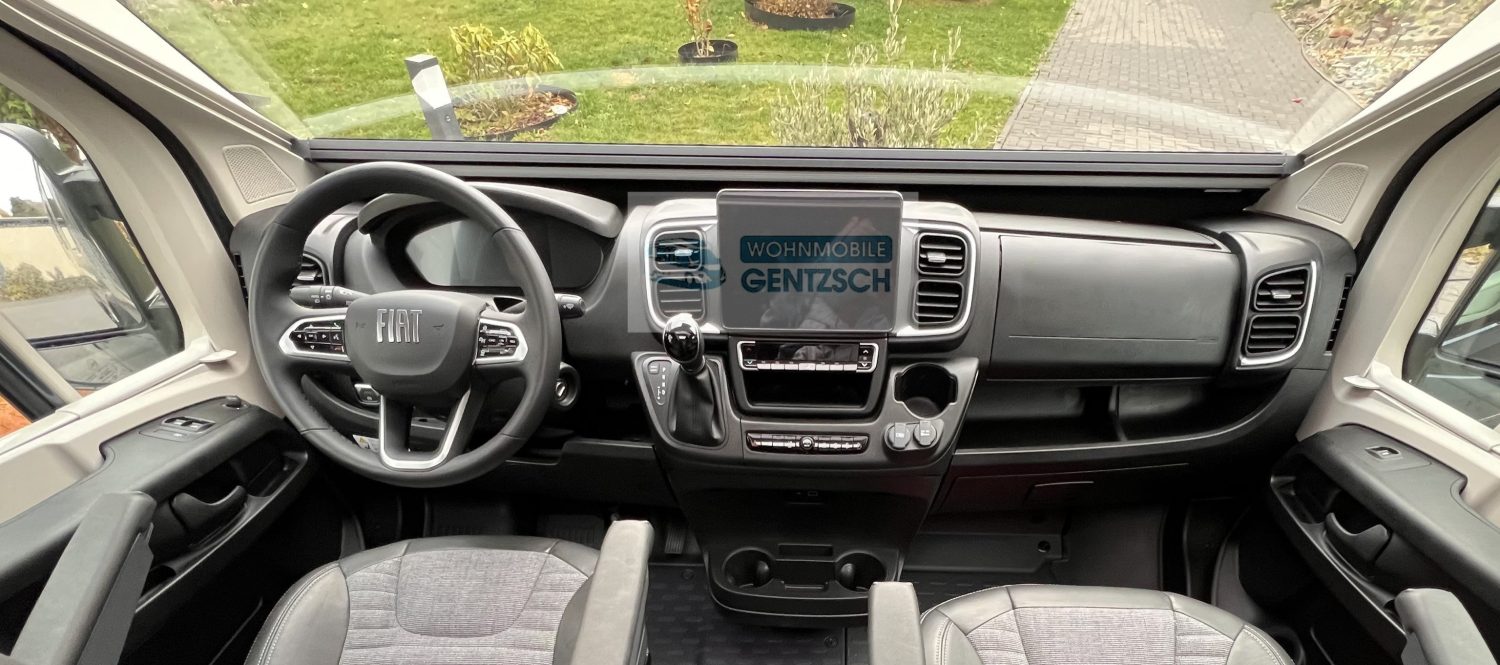 Adria Twin Supreme, Ledrlenkrad und großes Display, Wohnmobile Gentzsch