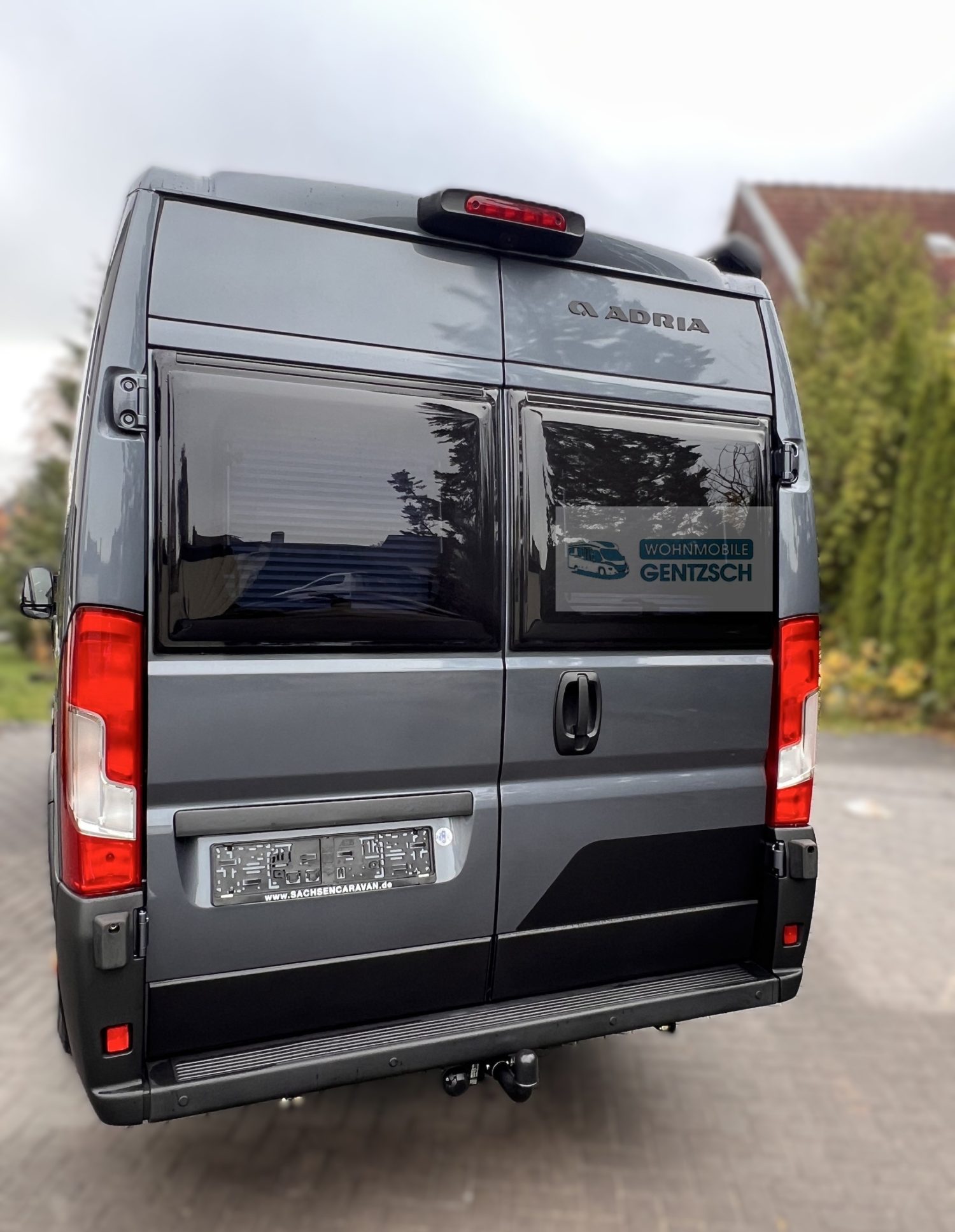 Adria Twin Supreme,von hinten, viel Stauraum, Van mieten Magdeburg